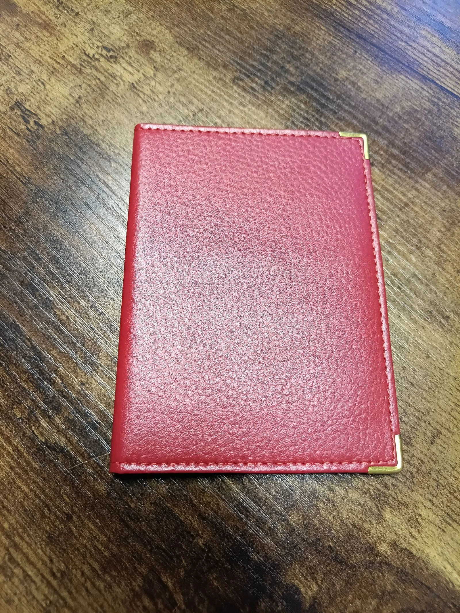 Pore feuille rouge bordeaux 